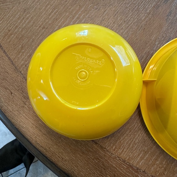 Pristine condition Tupperware yellow 2 piece set.  Lids. Never microwaved in - Picture 3 of 6